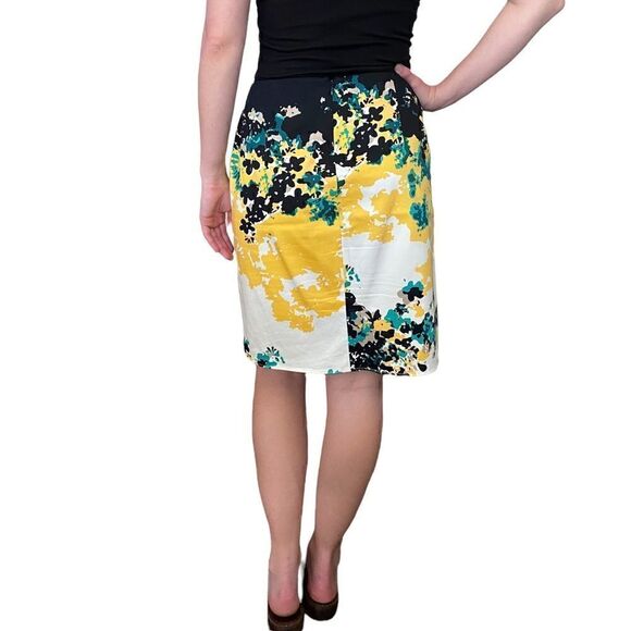 Tahari  pencil skirt  - Picture 3 of 6
